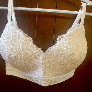 Victoria’s Secret 34DDD brand new bra. Never used.